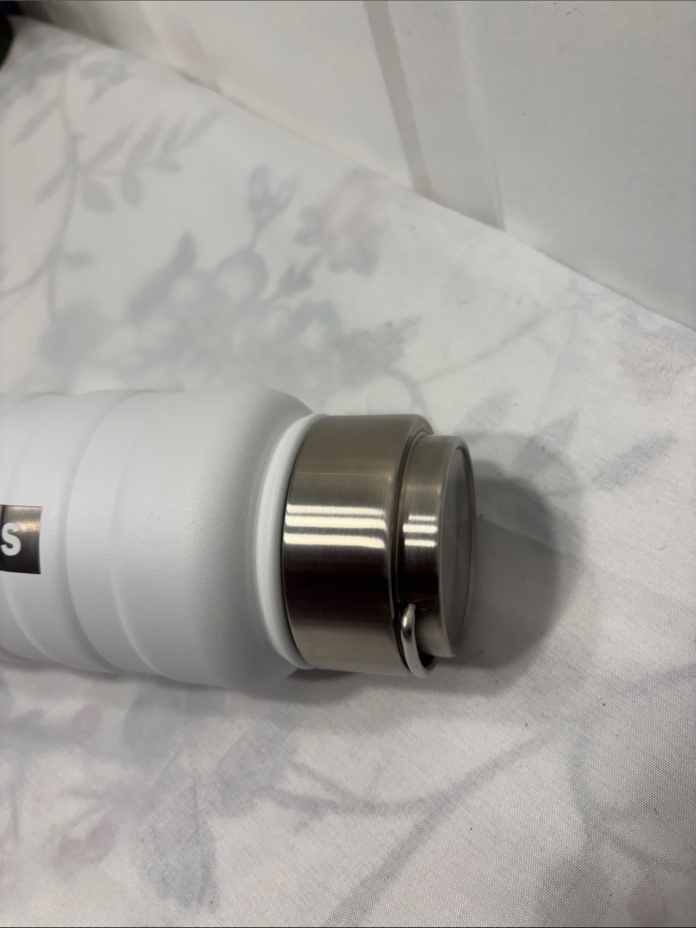 White Insulated Stainless Steel Water Bottle - Picture 4 of 6